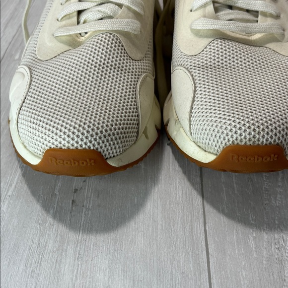 Reebok Cream Sneakers with Brown Sole - Picture 8 of 11